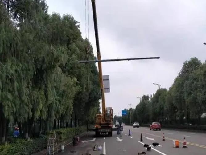 监控杆施工现场