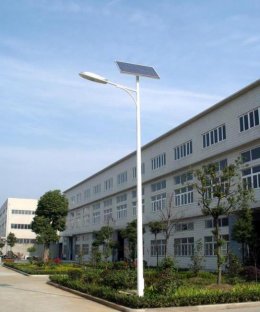 河南太阳能路灯厂家安装路灯导线操作